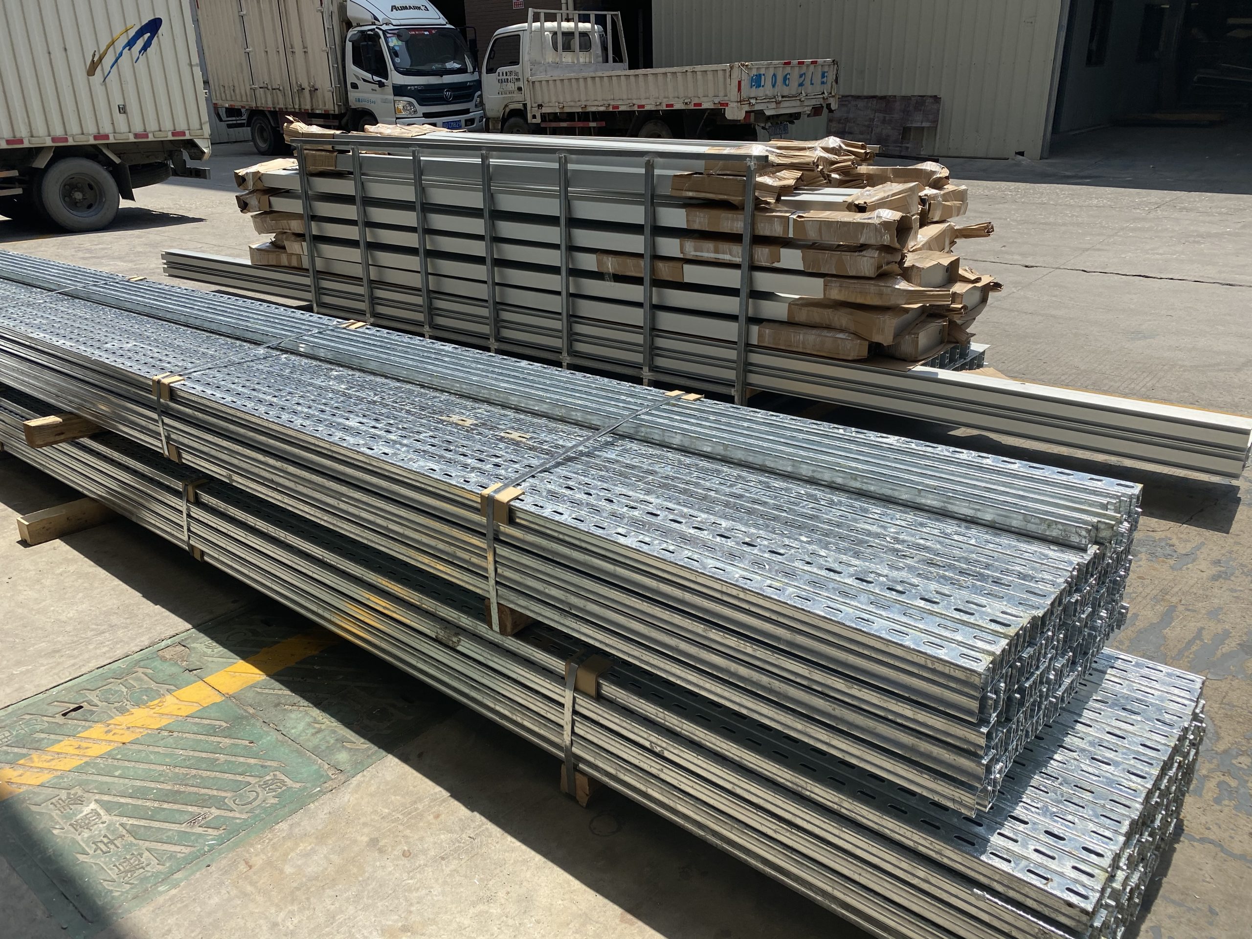 Bundled metal profiles prepared at the Wanhos factory